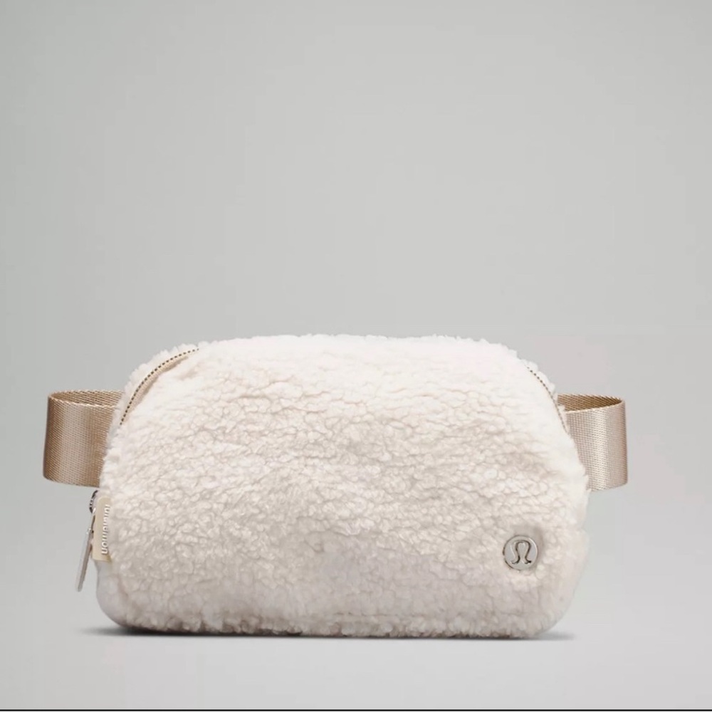 Lululemon Everywhere Belt Bag White Fleece